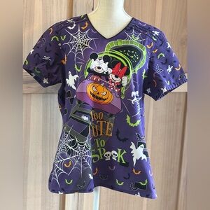 Disney Scrub Top. Women’s Sz- XL Mickey Minnie Halloween Too Cute To Spook.